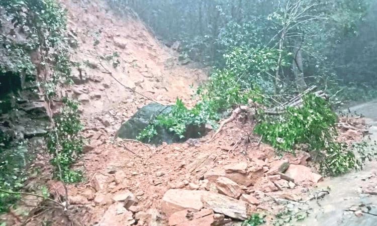 Landslide disrupts traffic on Kukke Subrahmanya–Bisle Ghat road