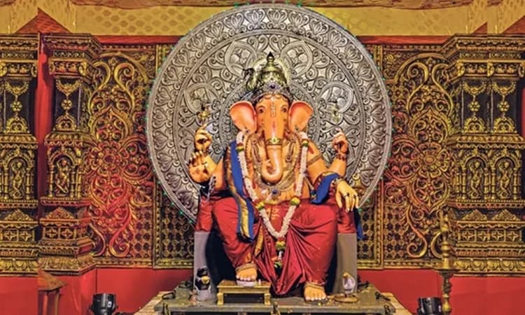 Devotees throng temples across Bengaluru to offer prayers on Ganesh Chaturthi