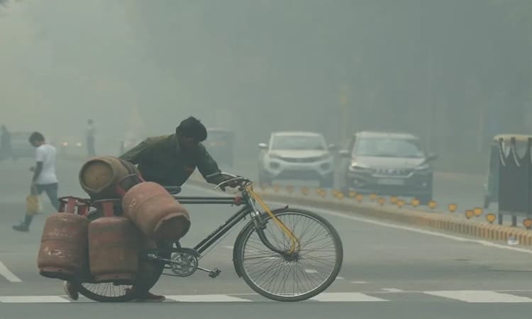 Delhi chokes as AQI nears 'severe' level at 397