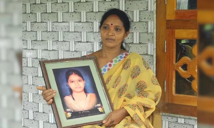 Beltangady: Mother of Sowjanya denied entry into SIT office