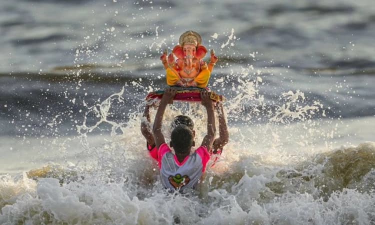 Ganpati festival: More than 580 idols immersed after one-and-half days in Mumbai