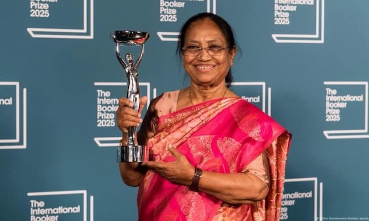 Mysuru district administration formally invites Banu Mushtaq to inaugurate Dasara