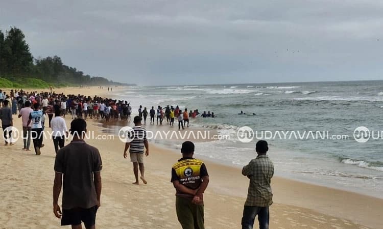 Kundapura: Four youths swept away by waves at Gopadi beach, one missing
