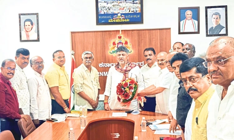 DK Shivakumar promises contractors’ bills to be cleared before Dasara
