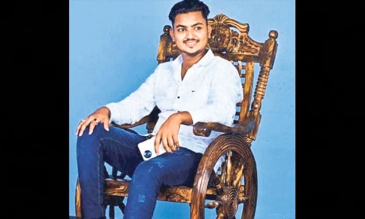 B'luru: Youth killed after being pushed under train