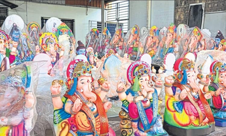 ಮಾರುಕಟ್ಟೆಗೆ ಬಂದ ಬಹುರೂಪಿ ಗಣೇಶ