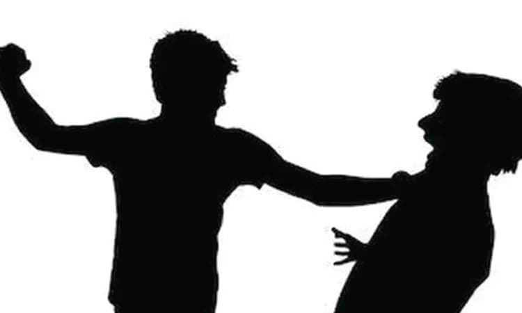 Kollur: ಬೈಕ್‌ ಸವಾರನಿಗೆ ಹ*ಲ್ಲೆ, ಜೀವ ಬೆದರಿಕೆ: ನಾಲ್ವರ ವಿರುದ್ಧ ದೂರು ದಾಖಲು