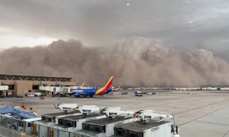 ಅಮೆರಿಕ ಸಾವಿರಾರು ಜನರನ್ನು ಕತ್ತಲೆಯಲ್ಲಿ ಮುಳುಗಿಸಿದ ದೈತ್ಯ ಧೂಳಿನ ಬಿರುಗಾಳಿ