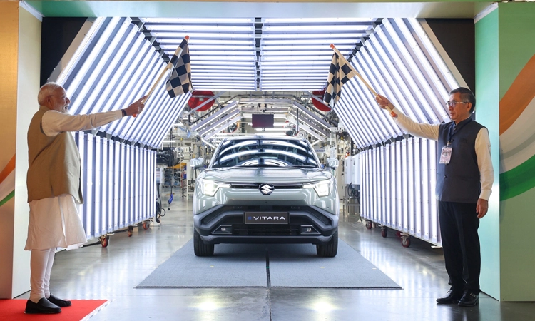 Make in India, Make for World: ಭಾರತದಲ್ಲಿ ತಯಾರಾದ E.V 100 ದೇಶಗಳಿಗೆ ರಫ್ತು