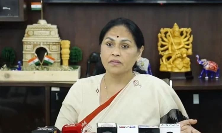 ಚಾಮುಂಡಿ ಬೆಟ್ಟ ಹಿಂದೂಗಳಿಗೇ ಸೇರಿದ್ದು... : ಡಿಕೆಶಿ ವಿರುದ್ಧ ಸಚಿವೆ ಶೋಭಾ ಕಿಡಿ