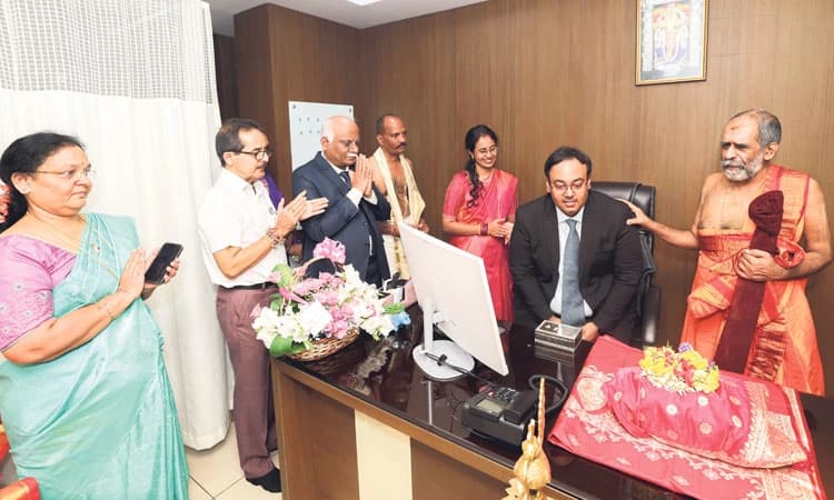 ಉಡುಪಿ ಆದರ್ಶ ಆಸ್ಪತ್ರೆ; ವೈದ್ಯರಿಗೆ ತಾಳ್ಮೆ ಅತೀ ಮುಖ್ಯ: ಅದಮಾರು ಶ್ರೀ