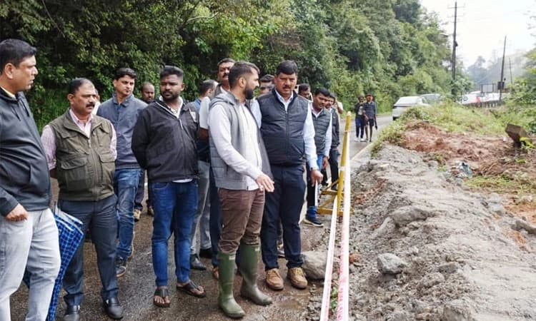 Madikeri: ಬಿರುಕು ಬಿಟ್ಟಿರುವ ಹೆದ್ದಾರಿ ತಡೆಗೋಡೆ ಪರಿಶೀಲಿಸಿದ ಶಾಸಕ ಡಾ.ಮಂತರ್ ಗೌಡ