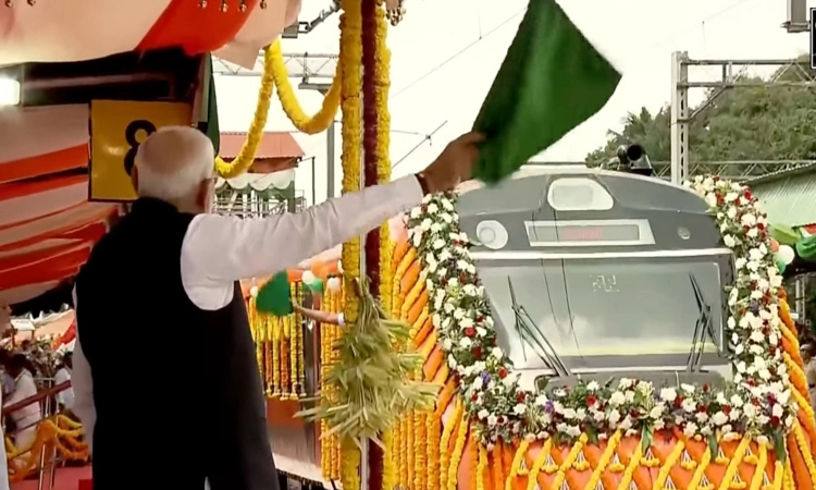 PM Modi: ಬೆಂಗಳೂರು-ಬೆಳಗಾವಿ ವಂದೇ ಭಾರತ್‌ ರೈಲಿಗೆ ಪಿಎಂ ಮೋದಿ ಚಾಲನೆ