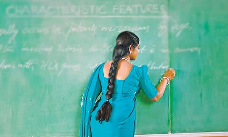 32,000 ಅತಿಥಿ ಶಿಕ್ಷಕರಿಗೆ ವೇತನವೇ ಆಗಿಲ್ಲ! ಅಧಿಕಾರಿಗಳ ನಿರ್ಲಕ್ಷ್ಯದಿಂದ ವಿಳಂಬ