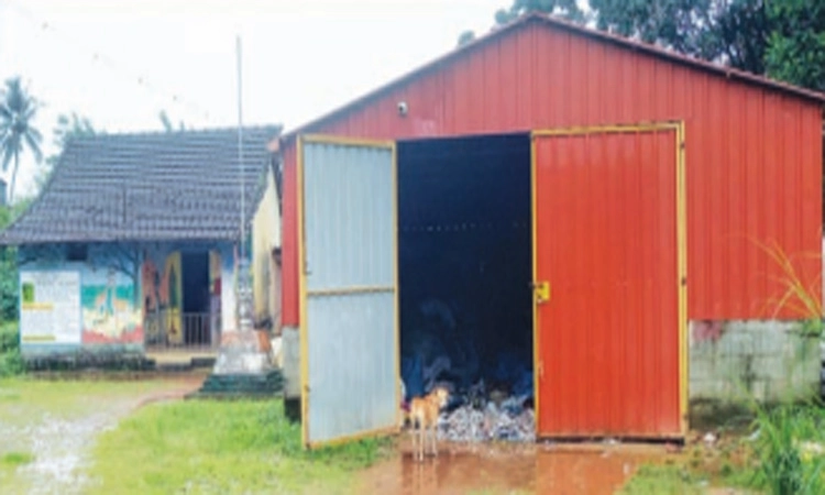 ತಲ್ಲೂರು ಅಂಗನವಾಡಿ ಕೇಂದ್ರದ ಆವರಣದಲ್ಲೇ ಕಸ ವಿಲೇವಾರಿ ಘಟಕ