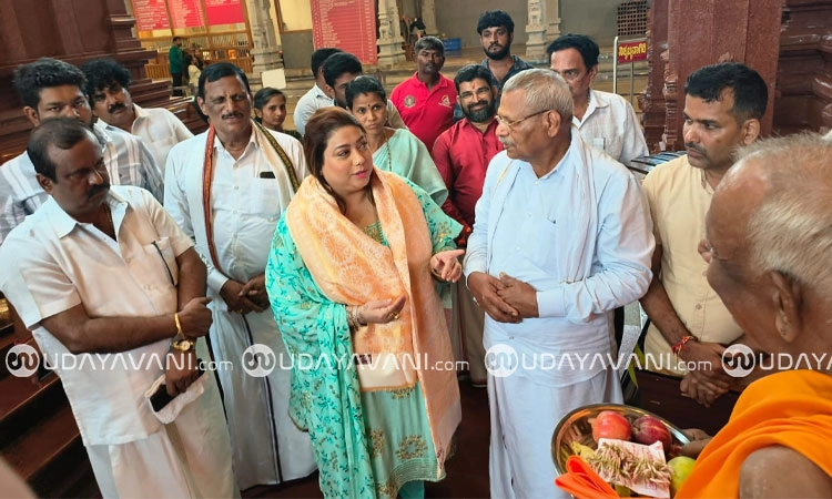 ಕಳೆದ ವಾರವಷ್ಟೇ ಹರಕೆ ಹೊತ್ತಿದ್ದ ತಾಯಿ : ನಟಿ ರಕ್ಷಿತಾ ಕಾಪು ಮಾರಿಯಮ್ಮ ಕ್ಷೇತ್ರಕ್ಕೆ ಭೇಟಿ