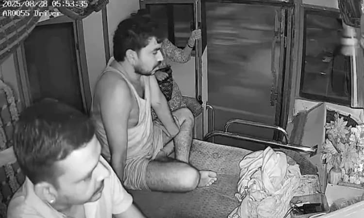 Bus: ತಪ್ಪಿದ ಅನಾಹುತ-ಸಮಯ ಪ್ರಜ್ಞೆಗೆ ಮೆಚ್ಚುಗೆ; ಬಸ್‌ ನೊಳಗೆ ಕುಸಿದು ಬಿದ್ದು ಚಾಲಕ ಮೃತ್ಯು