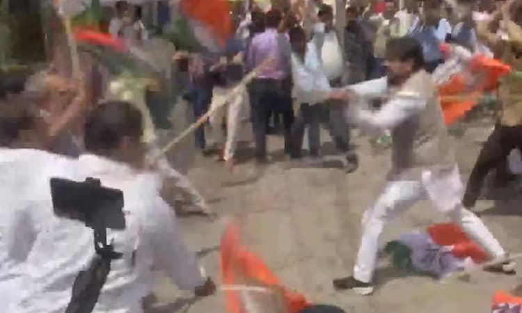 Flag War: ಪ್ರಧಾನಿ ನಿಂದನೆ ವಿವಾದ; ಕಾಂಗ್ರೆಸ್ -ಬಿಜೆಪಿ ಕಾರ್ಯಕರ್ತರ ನಡುವೆ ಘರ್ಷಣೆ