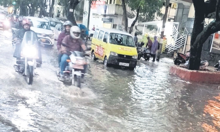 Bengaluru: ರಾಜಧಾನಿಯಲ್ಲಿ ಅಬ್ಬರಿಸಿದ ಸಂಜೆ ಮಳೆ