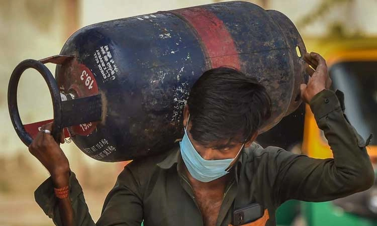 LPG: ವಾಣಿಜ್ಯ ಬಳಕೆ LPG ಸಿಲಿಂಡರ್‌ಗಳ ಬೆಲೆಯಲ್ಲಿ ಇಳಿಕೆ... ಇಂದಿನಿಂದಲೇ ಹೊಸ ದರ ಜಾರಿಗೆ