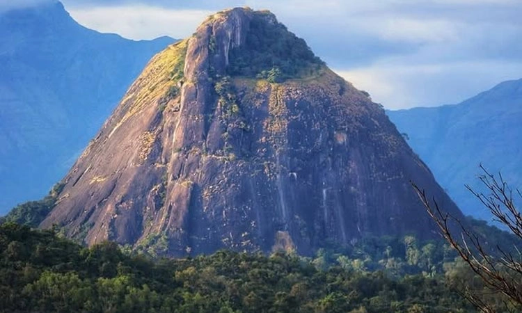 Gadaikallu: ಚಾರಣಿಗರ ನೆಚ್ಚಿನ ಸ್ಥಳ ಗಡಾಯಿಕಲ್ಲು