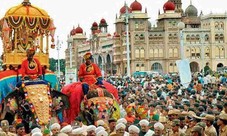 ಮೈಸೂರು ದಸರಾ ವೀಕ್ಷಣೆಗೆ ಟಿಕೆಟ್‌, ಗೋಲ್ಡ್‌ ಕಾರ್ಡ್‌ ಬಿಡುಗಡೆ