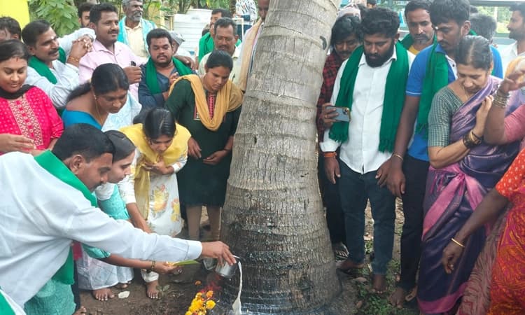 Bidadi: ಭೂಸ್ವಾಧೀನ ವಿರೋಧಿಸಿ ವಿನೂತನ ರೀತಿಯಲ್ಲಿ ರೈತರ ಪ್ರತಿಭಟನೆ