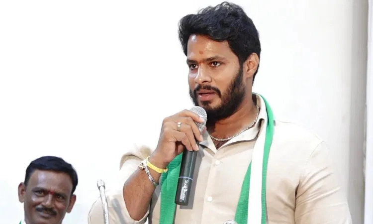 ರಾಹುಲ್‌ ಗಾಂಧಿ ಓಲೈಕೆಗಾಗಿ ಮತ ಪತ್ರದ ಬಗ್ಗೆ ಒಲವು: ನಿಖಿಲ್ ಕಿಡಿ