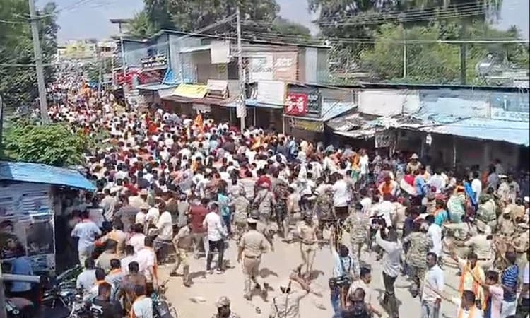 ಗಣೇಶ ಮೆರವಣಿಗೆ ಮೇಲೆ ಕಲ್ಲು: ಮದ್ದೂರು ಉದ್ವಿಗ್ನ, ನಿಷೇಧಾಜ್ಞೆ ಜಾರಿ, ಇಂದು ಬಂದ್‌ಗೆ ಕರೆ