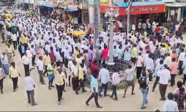 Madhugiri: ಸಚಿವ ಸಂಪುಟದಿಂದ ಕೆ.ಎನ್.ರಾಜಣ್ಣ ವಜಾ ; ದಿಢೀರ್ ಪ್ರತಿಭಟನೆ, ಬಂದ್