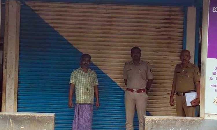 Ajjawara: ಗುಟ್ಕಾ ಮಾರಾಟದ ಆರೋಪ... ಮೂರು ಅಂಗಡಿಗಳಿಗೆ ಬೀಗ ಜಡಿದ ಪೊಲೀಸರು
