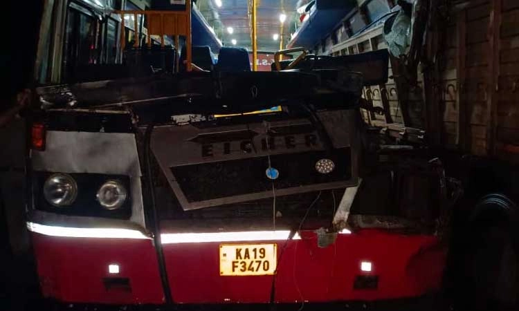 Yellapur: ನಿಂತಿದ್ದ ಲಾರಿಗೆ KSRTC ಬಸ್ ಢಿಕ್ಕಿ, ಮೂವರು ಸ್ಥಳದಲ್ಲೇ ಮೃ*ತ್ಯು