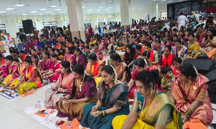 ದುಬಾೖಯಲ್ಲಿ ಸಂಪನ್ನಗೊಂಡ ಸಂಭ್ರಮದ ವರಮಹಾಲಕ್ಷ್ಮೀ ಪೂಜೆ