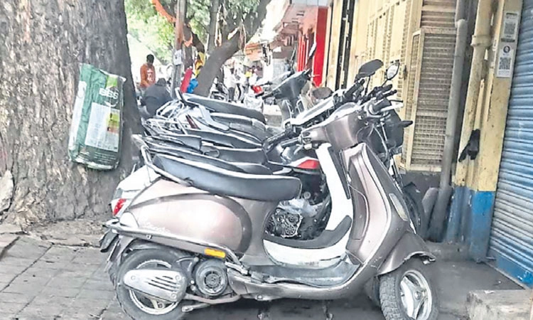 ಅಯ್ಯೋ... ಪಾದಚಾರಿ ನಿನಗೆಲ್ಲಿದೆ ದಾರಿ?