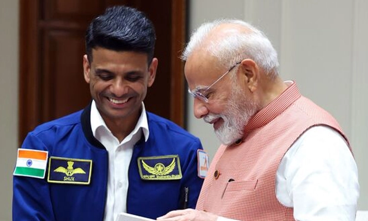 ಭವಿಷ್ಯದ ಬಾಹ್ಯಾಕಾಶ ಯೋಜನೆಗೆ 40-50 ಮಂದಿ ತಂಡ ಬೇಕು: ಮೋದಿ