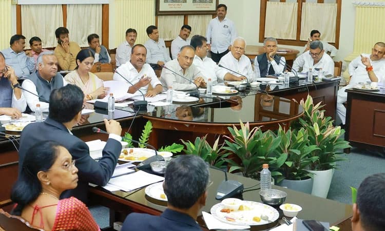 ಕಾನೂನುಬದ್ಧ ಕೆಂಪುಕಲ್ಲು ಗಣಿಗಾರಿಕೆಗೆ ಅವಕಾಶ ಕಲ್ಪಿಸಿ: ಸಚಿವ ದಿನೇಶ್‌ ಗುಂಡೂರಾವ್‌ 