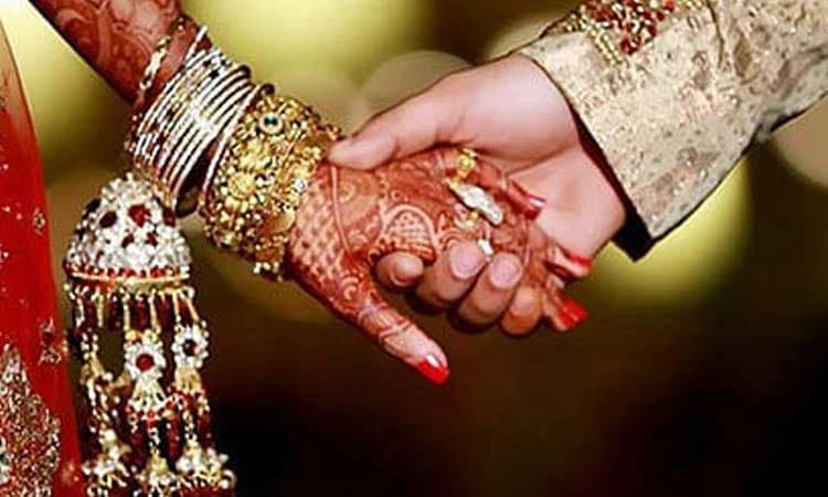 ಸಾಮೂಹಿಕ ವಿವಾಹದ ನೆಪದಲ್ಲಿ ಅಪ್ರಾಪ್ತರ ಮದುವೆ... ತಹಶೀಲ್ದಾರ್ ನೇತೃತ್ವದಲ್ಲಿ ದಾಳಿ