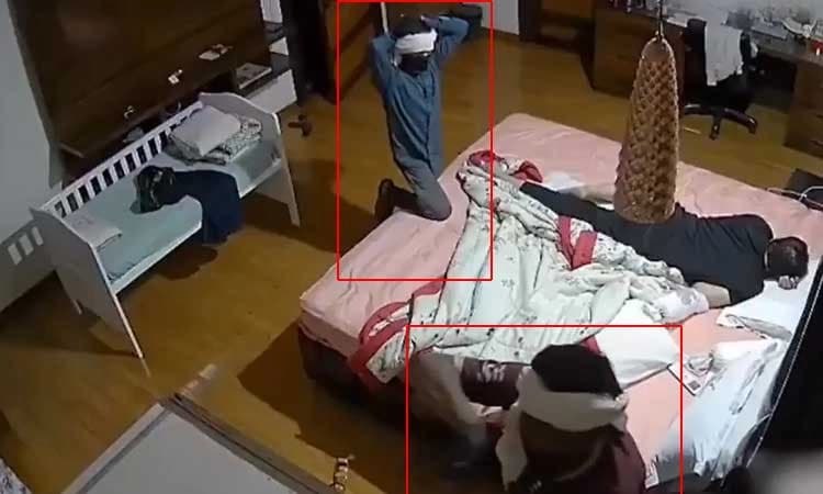 Video: ನಿದ್ದೆಗೆ ಜಾರಿದ ಮಗ... ನಿವೃತ್ತ ನ್ಯಾಯಾಧೀಶರ ಮನೆಯಲ್ಲಿ ನಗನಗದು ದೋಚಿದ ದರೋಡೆಕೋರರು