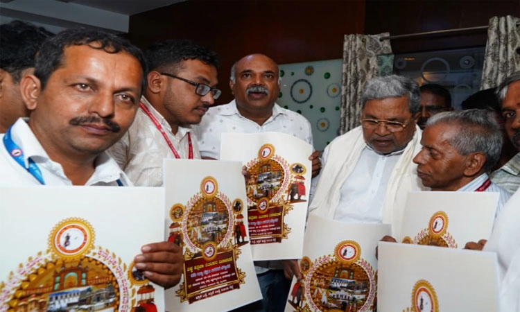 ಪತ್ರಿಕಾ ವಿತರಕರ ರಾಜ್ಯ ಸಮ್ಮೇಳನದ ಲಾಂಛನ ಬಿಡುಗಡೆ ಮಾಡಿದ ಸಿಎಂ