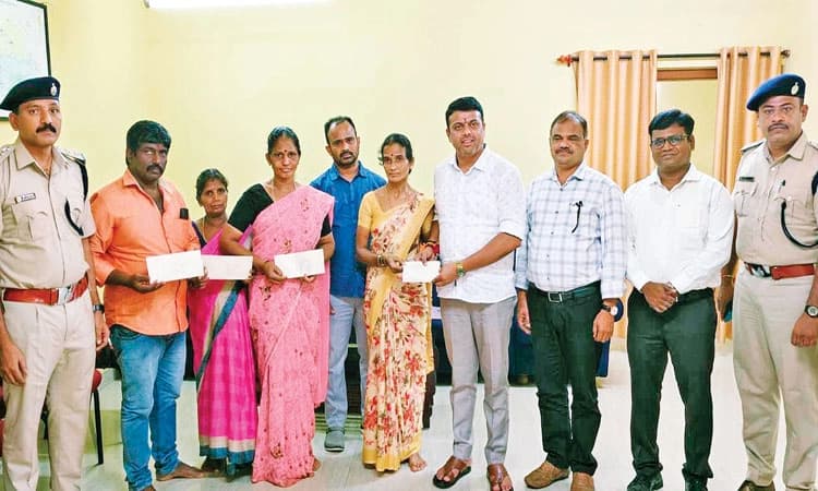 ಆನೆ ದಾಳಿಗೆ ಮೃ*ತಪಟ್ಟವರ ಕುಟುಂಬಕ್ಕೆ 20 ಲಕ್ಷ ರೂ. ನೆರವು ವಿತರಣೆ