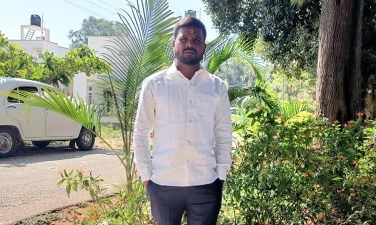 Chikkaballapura: ಡಿಸಿ ಕಚೇರಿ ಆವರಣದಲ್ಲಿ ನೇಣಿಗೆ ಶರಣಾದ ಚಾಲಕ; ಡೆ*ತ್‌ನೋಟ್‌ ಪತ್ತೆ