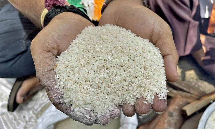 Belagavi: ಬಡವರಿಗೆ ಕೊಟ್ಟ ಅಕ್ಕಿ ದಂಧೆಕೋರರ ಪಾಲು