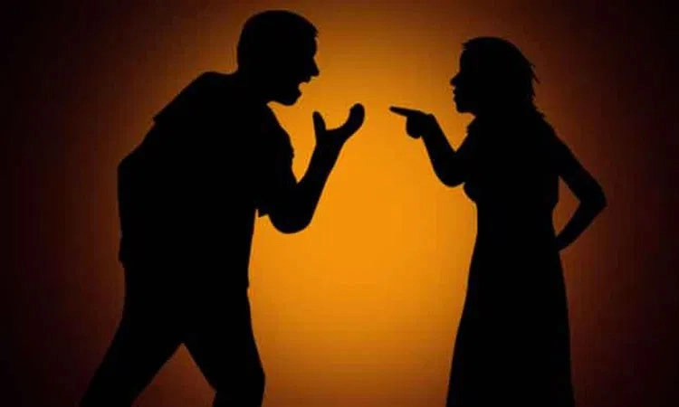 Kasaragod: ಪತಿಯ ಅಂಗಿಯಲ್ಲಿ ಪೆನ್ನಿನಿಂದ ಗೆರೆ ಎಳೆದ ಪತ್ನಿಗೆ ಹಲ್ಲೆ: ಕೇಸು ದಾಖಲು