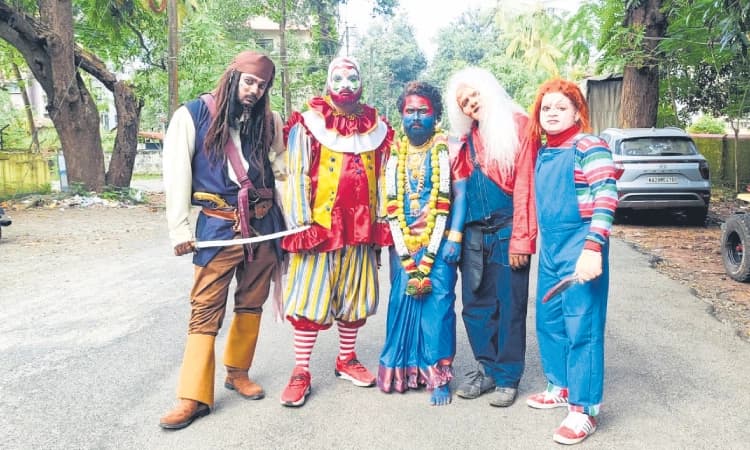 Kaup: ಅಶಕ್ತ ಕುಟುಂಬಕ್ಕೆ ಮನೆ ನಿರ್ಮಿಸಲು ಅಷ್ಟಮಿ ವೇಷ