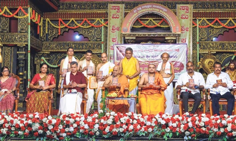 ಭಕ್ತಿಗೆ ಆಕರ್ಷಣೆಯಾಗುವ ಅವತಾರವೇ ಕೃಷ್ಣ: ಶ್ರೀ ಸುಗುಣೇಂದ್ರತೀರ್ಥ ಶ್ರೀಪಾದರು