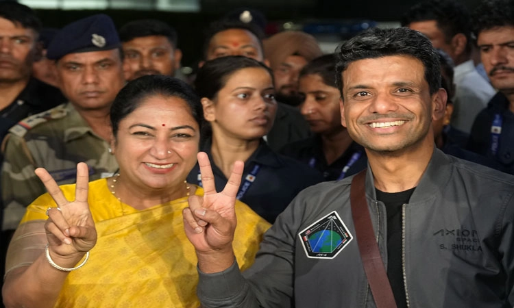 ಭಾರತಕ್ಕೆ ಬಂದಿಳಿದ ಗಗನಯಾತ್ರಿ ಶುಭಾಂಶು ಶುಕ್ಲಾ: ದಿಲ್ಲಿಯಲ್ಲಿ ಅದ್ದೂರಿ ಸ್ವಾಗತ