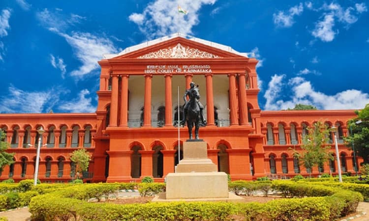 ವಿದ್ಯಾರ್ಥಿಗಳಿಂದ ಅಧಿಕ ಶುಲ್ಕ ಸಂಗ್ರಹ: ಕಾನೂನು ವಿ.ವಿ.ಗೆ ಹೈಕೋರ್ಟ್‌ ನೋಟಿಸ್‌