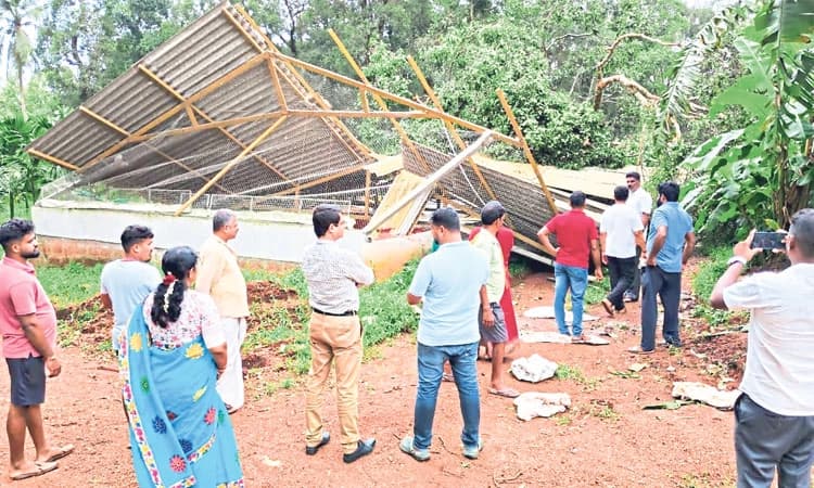 ಉಡುಪಿ ಜಿಲ್ಲೆ: ಗಾಳಿ-ಮಳೆಗೆ ಮನೆಗಳಿಗೆ ಭಾರೀ ಹಾನಿ