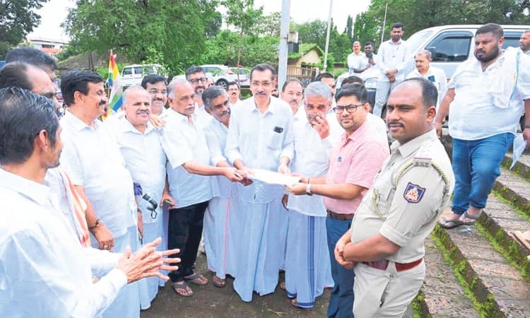 ಜೈನ ಧರ್ಮ ಹಿತರಕ್ಷಣ ಸಮಿತಿಯಿಂದ ಧರ್ಮಸ್ಥಳ ಬೆಂಬಲಿಸಿ ಮೌನ ಮೆರವಣಿಗೆ