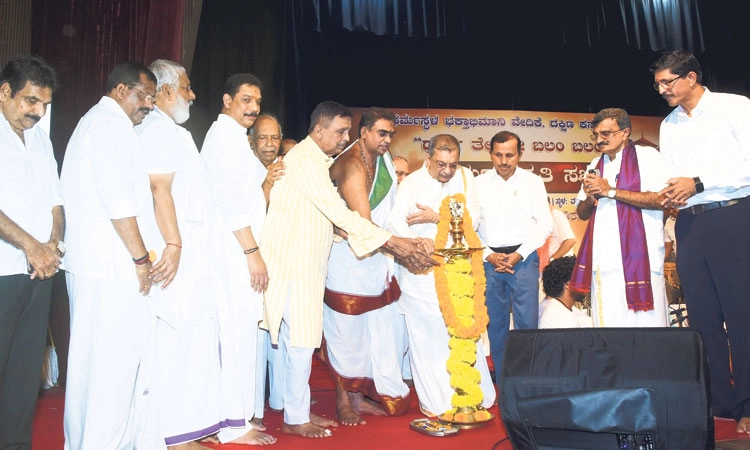 ಹಿಂದೂ ದೇಗುಲವನ್ನೇ ಸರ್ವನಾಶ ಮಾಡುವ ಹುನ್ನಾರ